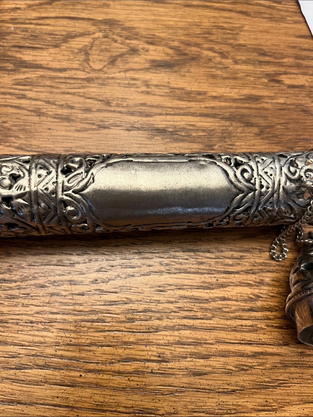 silver toned scroll case - Picture 5 of 5